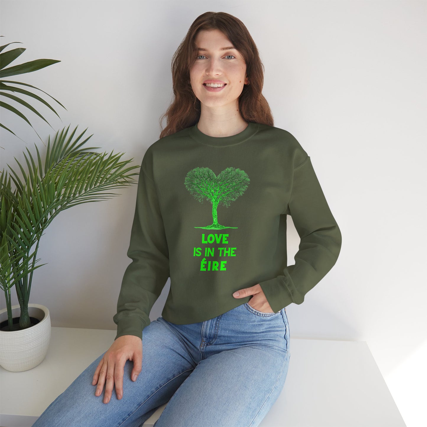 LOVE IS IN THE ÉIRE Unisex Heavy Blend™ Crewneck Sweatshirt
