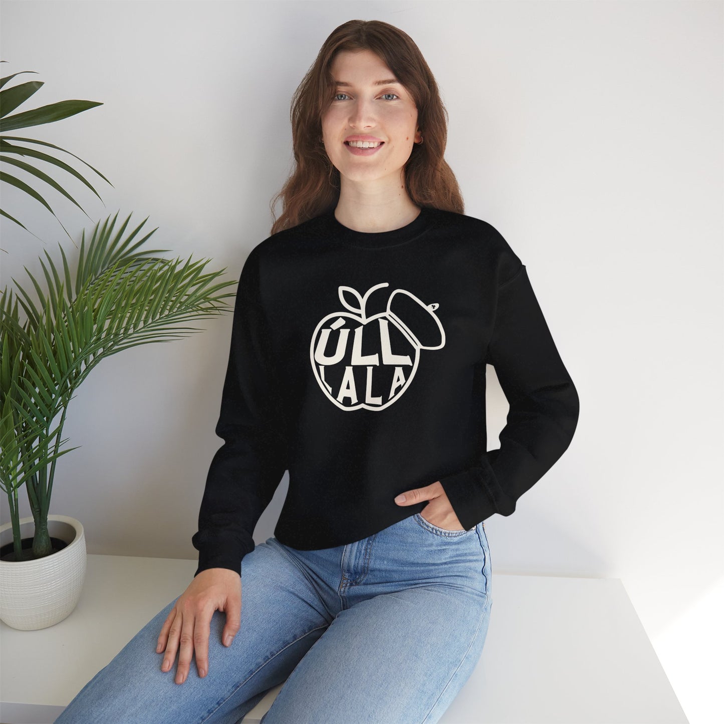 ÚLL LA LA wht Unisex Heavy Blend™ Crewneck Sweatshirt
