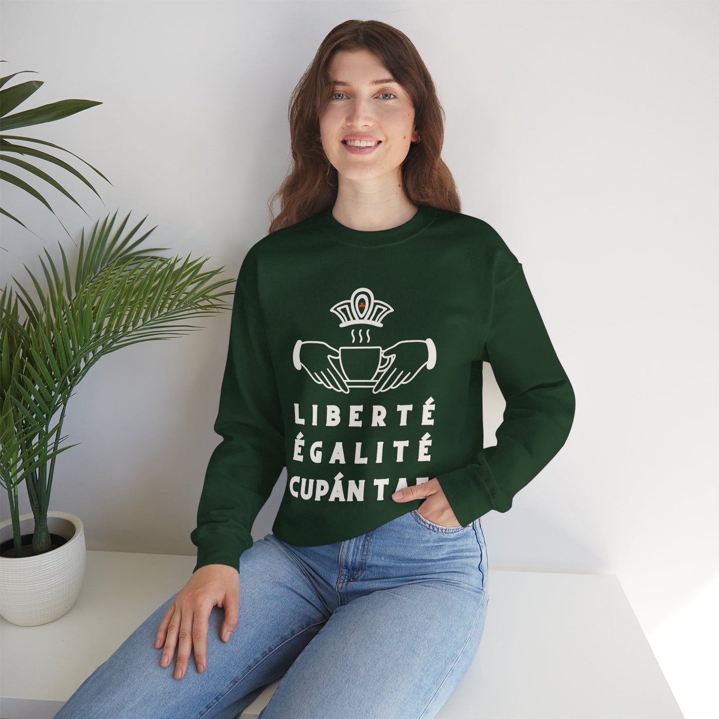 LIBERTÉ ÉGALITÉ CUPÁN TAE ie green Unisex Heavy Blend™ Crewneck Sweatshirt