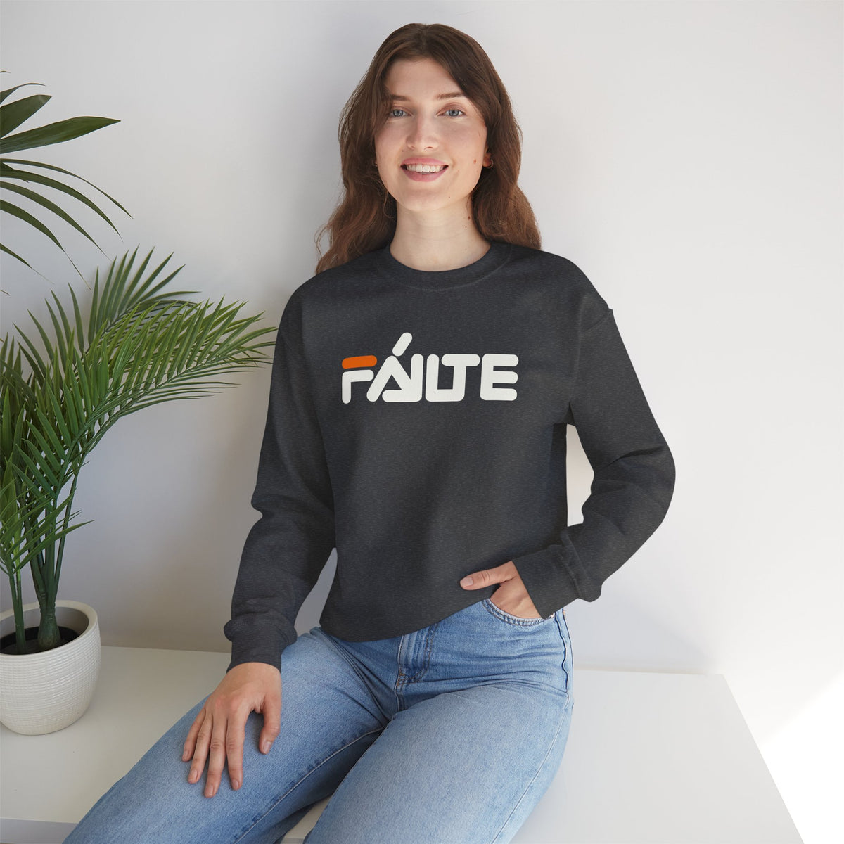 FÁILTE Unisex Heavy Blend™ Crewneck Sweatshirt