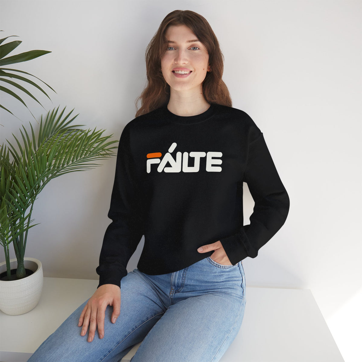 FÁILTE Unisex Heavy Blend™ Crewneck Sweatshirt