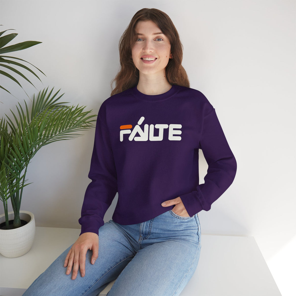 FÁILTE Unisex Heavy Blend™ Crewneck Sweatshirt